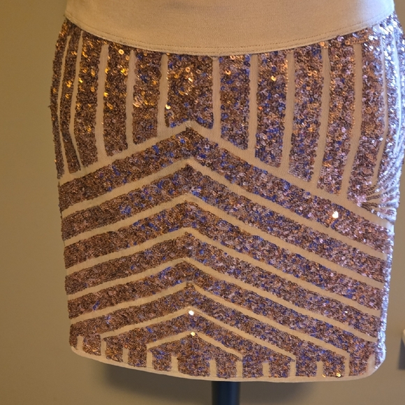 BCBGMaxAzria Sequin Chevron Mini Skirt - Rose GOLD  And Tan Fabric XS NWT - Picture 2 of 10